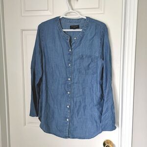 Banana Republic denim shirt size M